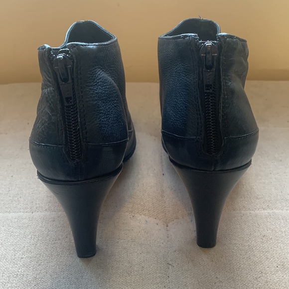 BCBG MAXAZRIA Women's Black Platform Booties Zip Back Size 10 - Picture 4 of 16